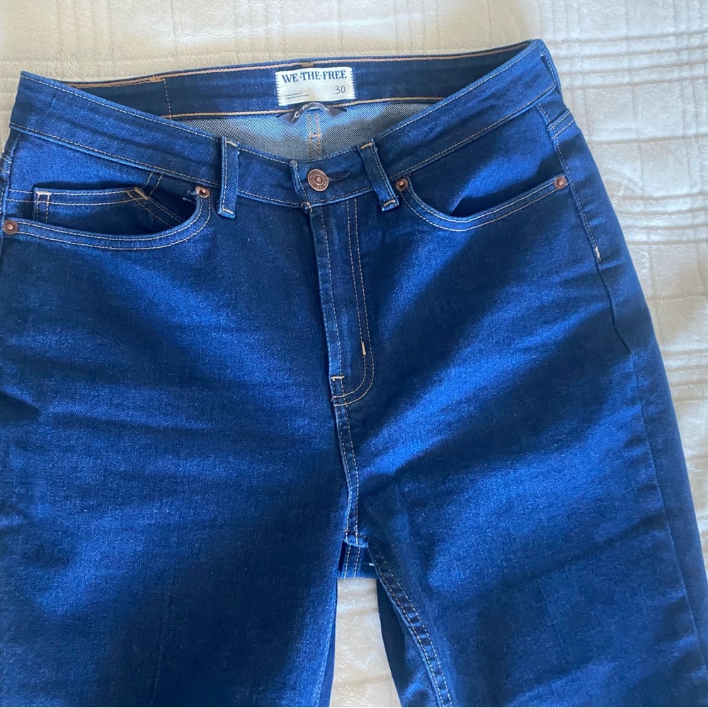 WE THE FREE curvy vintage high rise flare jeans, size 30 - Picture 4 of 7